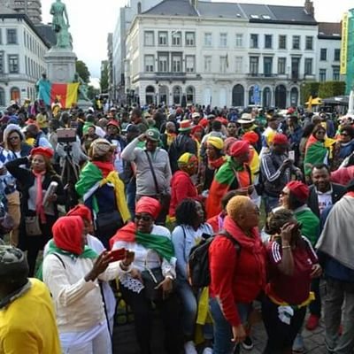 jeune camerounais diplomé de logistique industrielle au chômage
Cameroun du #tyran# #hitler#