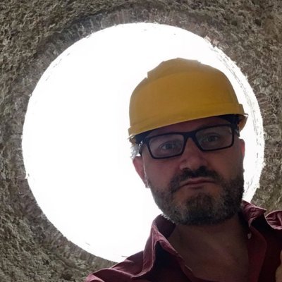Consulente strategico, psicanalista e appassionato traduttore di Freud.