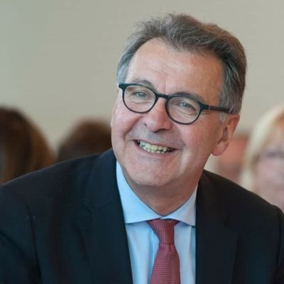 Maire de @VilleThionville - Président de la CA Portes de France - Conseiller départemental de Moselle - Médecin