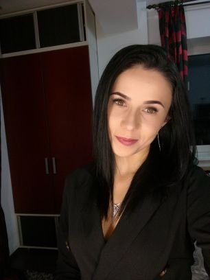 CezaraMary's profile picture. 