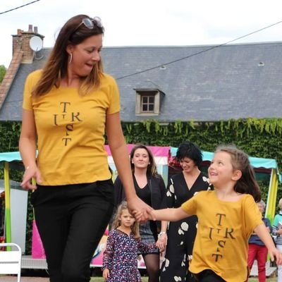 Amelie50029299's profile picture. Une maman a temps plein 😍
Rêveuse 😚
Passionné de mode 👙👠
Princesse captain tortue 👑