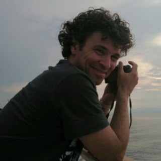 Journaliste au Canard Enchaîné. Coordinateur des « Dossiers »