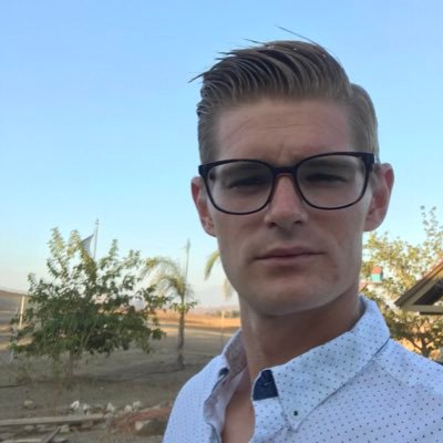 Sidekick_Johnny's profile picture. Engaging in discourse