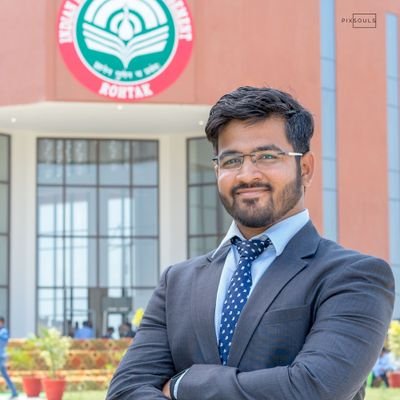 mahalpure's profile picture. Experiencing the experience 💫