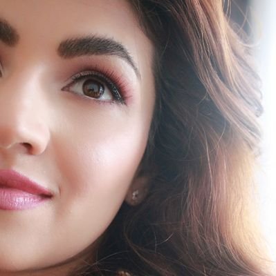 Fashion/beauty/lifestyle blogger.