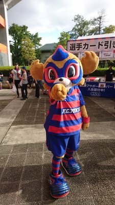 野球は巨人ファン、サッカーはFC東京サポーターの会社員。オフの日は秋葉原のメイドカフェぴなふぉあや立ち飲み居酒屋ドラム缶にいます。
＊前の携帯が故障したため、新しくはじめました。