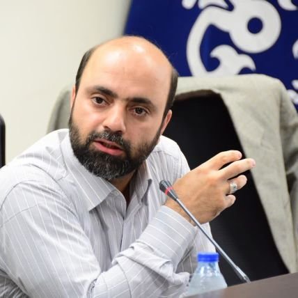 گوهرخودرا هویداکن کمال اینست وبس/خویش رادرخویش پیداکن کمال است وبس
