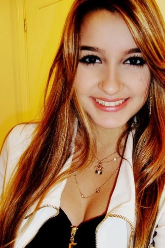 Júlia Macedo, 17, modelo fotográfica, sonhadora, apaixonada pela moda,apaixonada pelo sorriso.