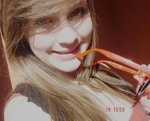 vivib_s's profile picture. Sorria, mesmo que seja um sorriso triste, pois mais triste que um sorriso é a tristeza de não saber sorrir.