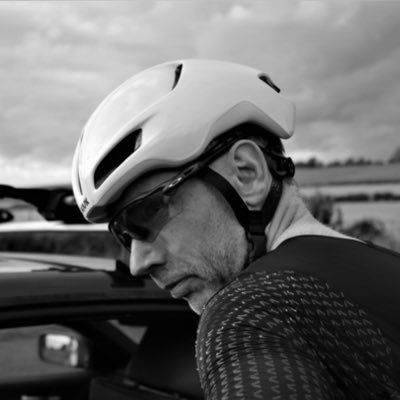 Love: cycling, running, music, films, photography, magpies, curry, Spitfires, Katie, Colin. Don't love: racists, bigots, hypocrites, Brexiters