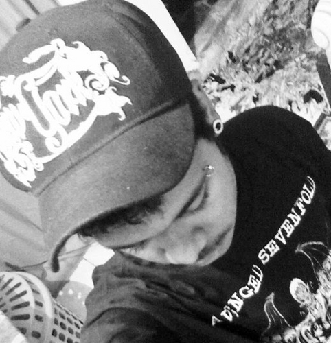 lelim_hylden's profile picture. toh tentando descobrir km eu sou vey.. (soh spero conseguir)