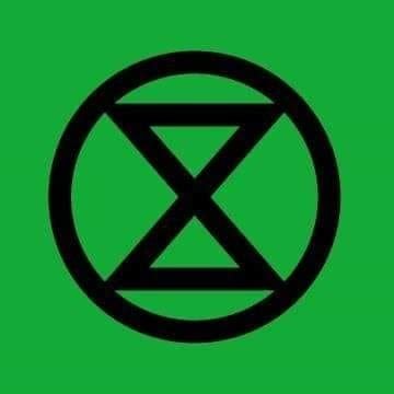 Wir rebellieren gegen das Aussterben von allen Lebewesen .
Die #Klimakrise ist hier und wir haben nur noch wenig Zeit entschieden zu handeln #ActNow.