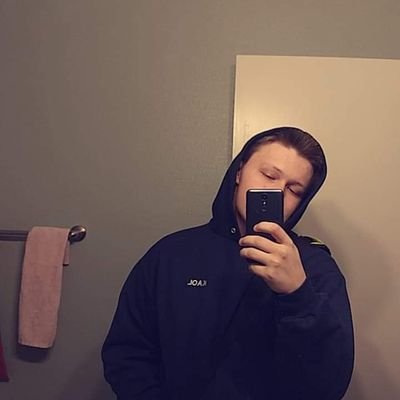 I'm a @RocketLeague player LFT hmu if your interested in me im GC in 3s GC in 2s c3 in 1s