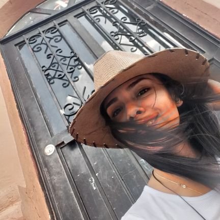 isamarielrv's profile picture. Soy enfermera en México porque no le temo a nada| Del mero norte.. justo en la línea fronteriza🤘🏽