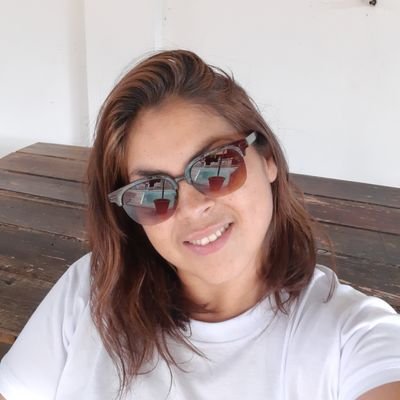 Resilente, sobreviviente, extrovertida, y simplemente feliz, pese a las adversidades...
