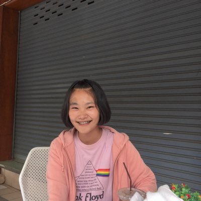 YMB2CwR8UuPIFdH's profile picture. 