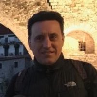 Padre. Aprendiz de humano. Ingeniero Técnico de Telecomunicaciones y Profesor de Tecnología.