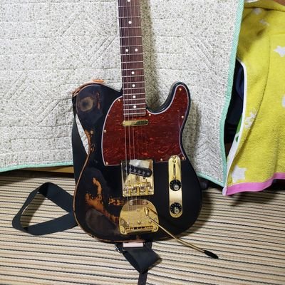 黒テレ背負ったサブカルボーイ(17)(高二)
 (Fender USA high way one)