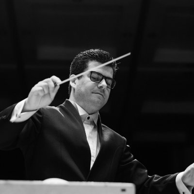 Flávio Régis Cunha is conductor, pianist, arranger, composer and teacher.