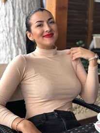 je suis une femme simple ouverte a tous discutions je suis honnête sincère