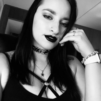 kaalypsotv's profile picture. 24 | Witch Bitch | Tattoo Artist | Duo partner for life @nomad_jl 💙💍 | IG @wwytch.bytchh 🌊 #thebabysitters