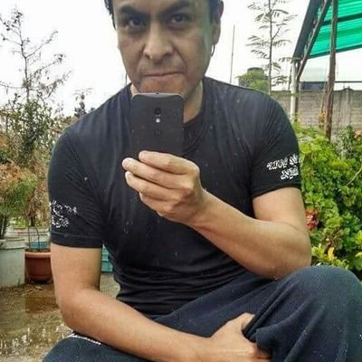 Rocanlover, Amante de la Música y Promotor de la Ciencia. Deja te conecto. Guitarrista en eterno desarrollo.