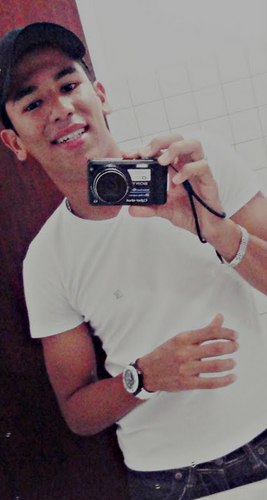 Não sou o tipo de pessoa que se arrepende do que faz ou fala, até porque
arrependimento não faz voltar atrás. Então não vale a pena.