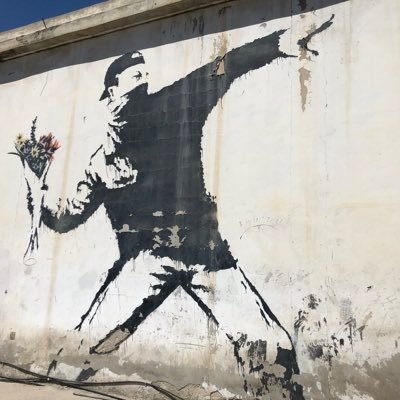 Im Zweifel für die Freiheit. Immer geradeaus! Voll die Ruhr! Nur der BVB! HTCU-Hockeyfan. Läuft Hobbykocht. Hart an der Gitarre.