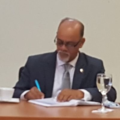 Filósofo, Psicólogo y Profesor de la UASD. Amo la literatura, la música e intercambiar ideas. Tengo una familia fabulosa y mucho que agradecer a la vida.