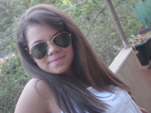 14 anos, sou apaixonada por moda e tenho um blog de moda! haha http://t.co/0p2s13vswT