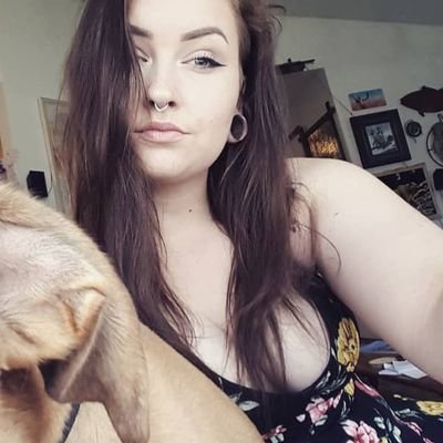 CuteBeard's profile picture. Twitter is my therapist. #fuckcancer