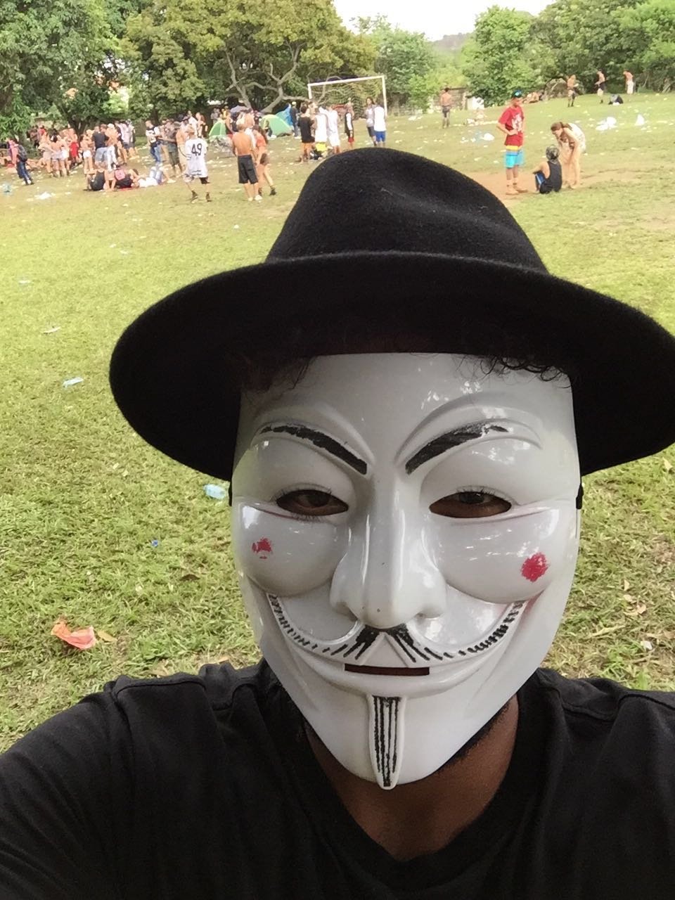 🎶Se tu não parar de marra, meu bonde vem e te para
Se tu não abraça o papo, o papo vem e te abraça🎶