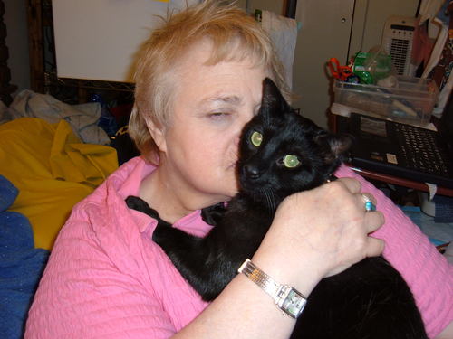 Life long NJ resident hobby: jewelry making, employed as an investigator,  Love dogs and cats.
