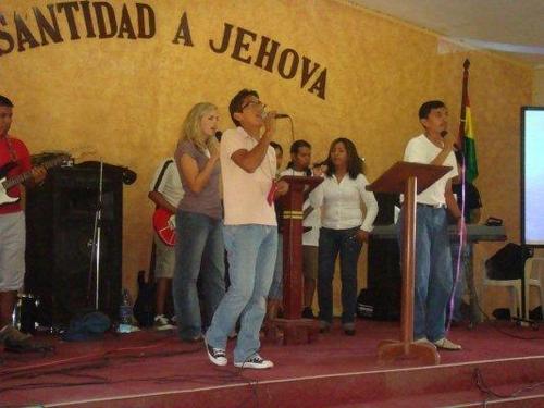 Missionary, Pastor, husband, Director of SBB, professor of theology, I love the music and to serve God ...
