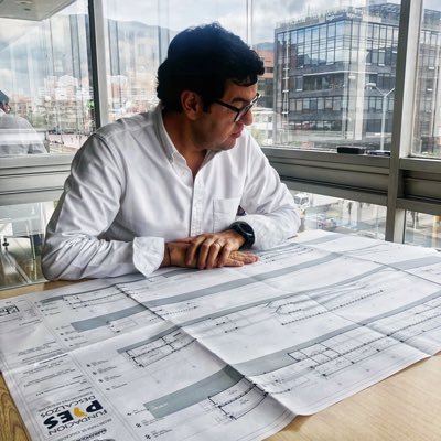 Comprometido con el cambio en la vida de los niños y niñas en Colombia a través de Infraestructura Educativa. Director Financiero de @fpiesdescalzos