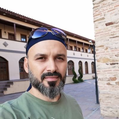 Beden eğitimi öğretmeni
Fitness II.Kademe Antrenör
DedeGym Kurucusu