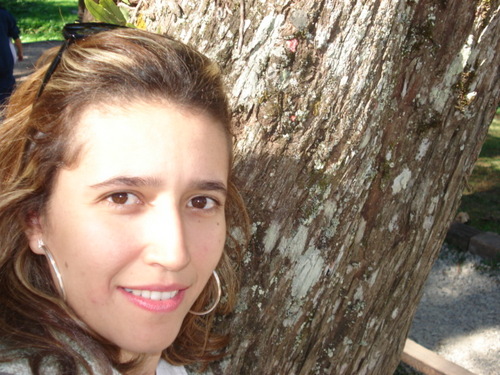 Psicóloga, Psicanalista.
in Especialista Psico-oncologia, terapia com Enfoque in Sexualidade e Terapia de Grupo.
Pesquisadora da PUC / Minas