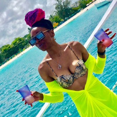 CrystalChanel_'s profile picture. | ✈️🖤 |