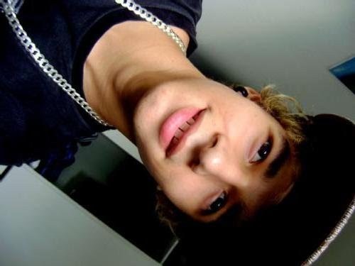 victorbertoni_'s profile picture. eu amo a @sabrinamasen e nao é ela aqui  s2  kk