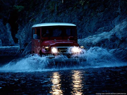 ４x４とカブとアウトドアと居心地の良い酒場が大好物です。