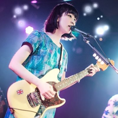 ピロカルピンというバンドで作詞作曲ボーカルとギターを担当。 インディーズ→メジャーを経て自主レーベル設立。2023 .5 .31 日10枚目のアルバム「円心」をリリース。幼少期から劇団四季が大好き。憧れのミュージシャンは昔からフレディマーキュリー、イアンブラウン。好きな俳優は
キムスヒョン、ヨ・ジング、ユン・シユン