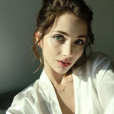 LaviniaKaradag's profile picture. Ölmüş inançlar ve çiçeklerdi bir daha dirilmeyecek olan
 @DusmusMeleklerS