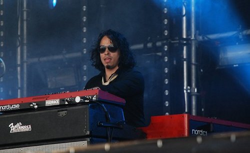 manuvanos's profile picture. 