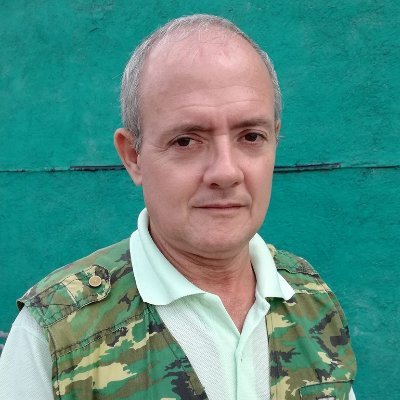 Cuban journalist
(Periodista cubano. Trabajo en Radio Sancti Spíritus)

¡Si me sigues, iremos juntos!