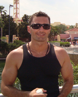 LarryMakeUp's profile picture. Maquillador,aprendiz de padre,hijo,hermano,amigo y de mi soledad !!!