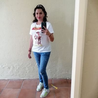 alexandracoss's profile picture. 