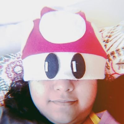 MeloKarol_'s profile picture. Minha vida não é interessante.