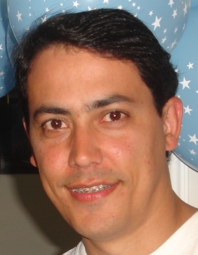 Engenheiro da Computação e Engenheiro de Segurança do Trabalho.
