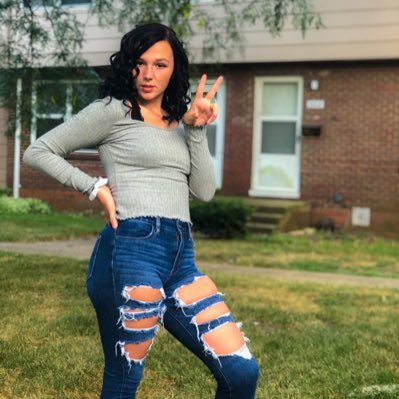 mariiahbell's profile picture. snap @ basically.riahh