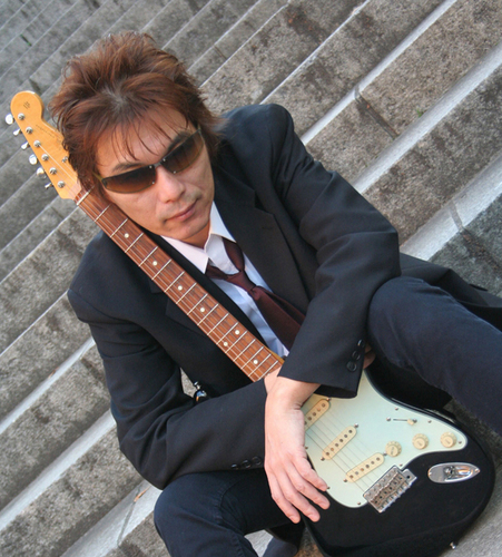 aoi_takeuchi's profile picture. 作家・音楽プロデューサー。著書に「ふしぎ工房症候群」「続・ふしぎ工房症候群」「クリスタルチェリー愛する君へ」「電脳戦隊ヴギィズ☆エンジェル」。 BLACK（Vo&G担当）アルバム「ROCK'N'ROLL CARNIVAL」。「電脳戦隊ラストエンジェルス」プロジェクト展開中。